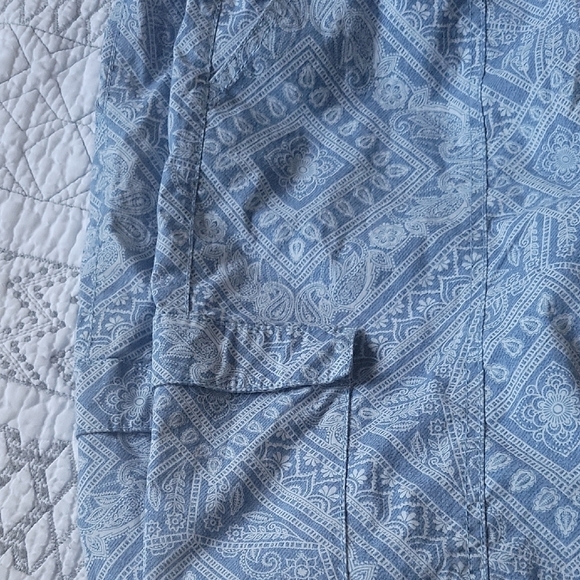 Chico's Women's Blue Pands Cargo Capri Crop Size 8 - Picture 9 of 15